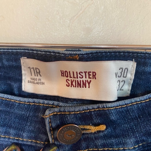 Hollister Medium Wash Skinny Denim Shorts 11R W30 L32 - Picture 3 of 3